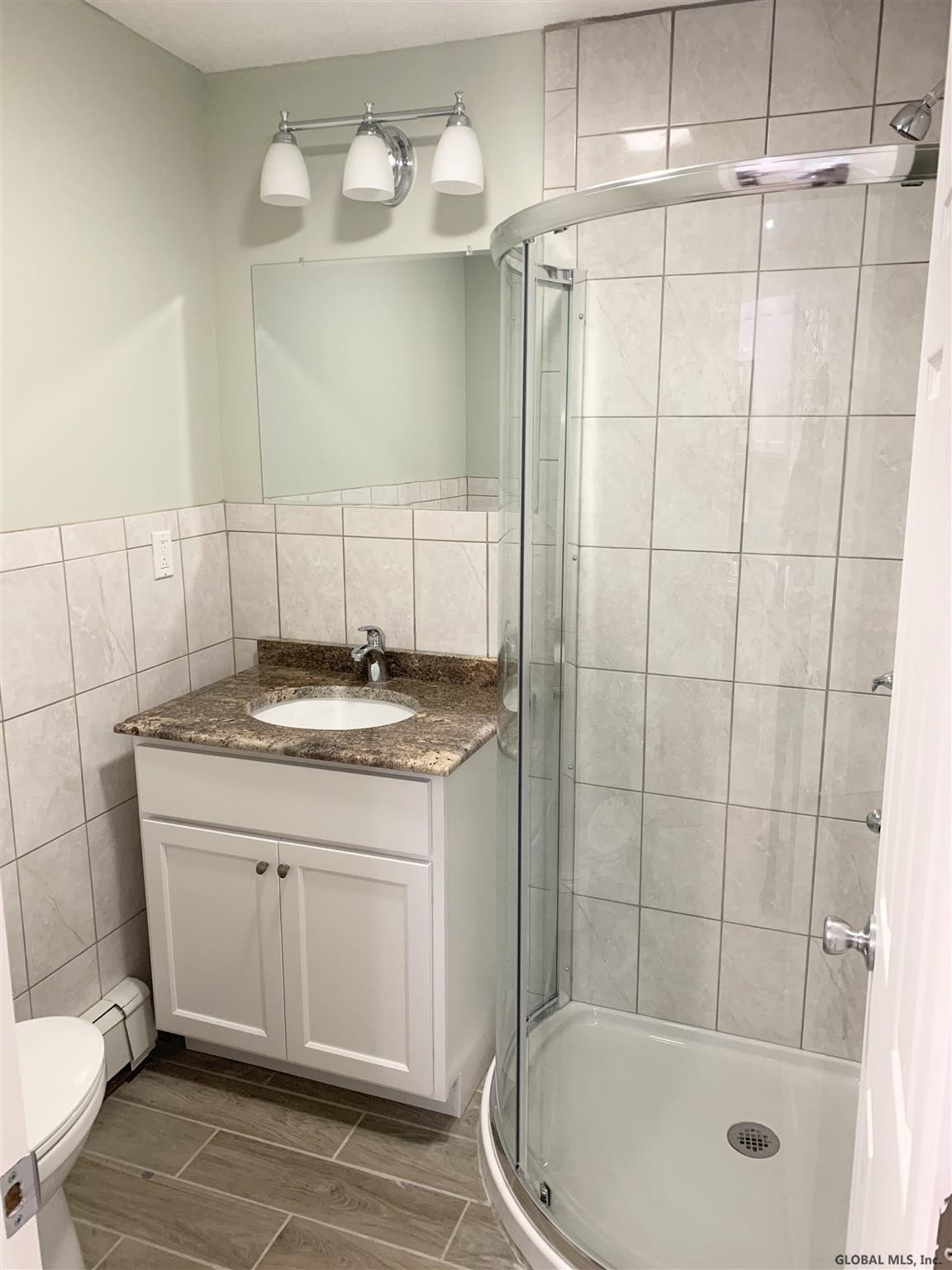 1061 Roberta Road Rotterdam, NY 12303 - Photo 6 of 16 1st Floor Bath