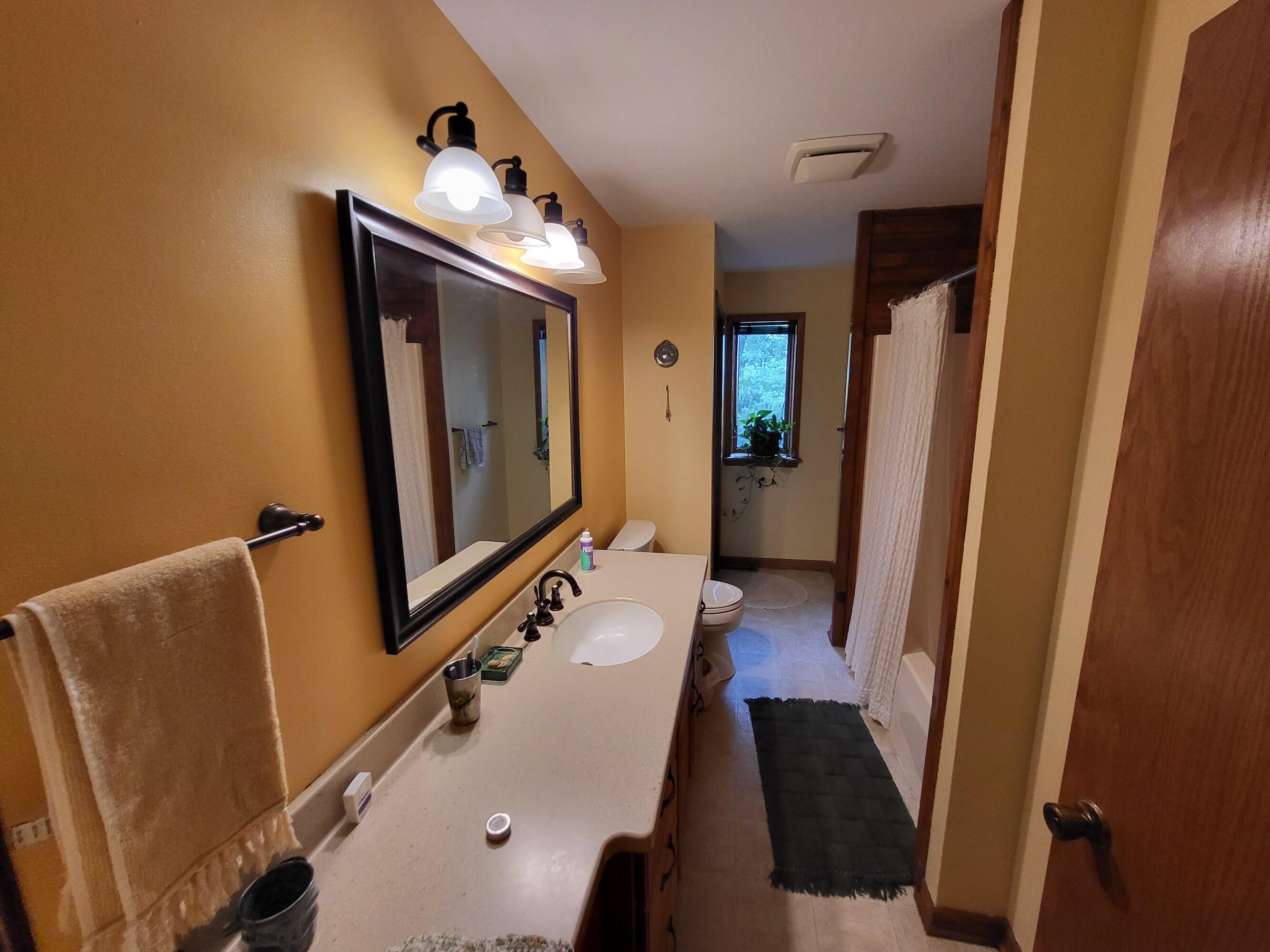 5155 Sunrise Ridge Trail Springfield, WI 53562 - Photo 18 of 22 Emma Kloes - 18bathroom