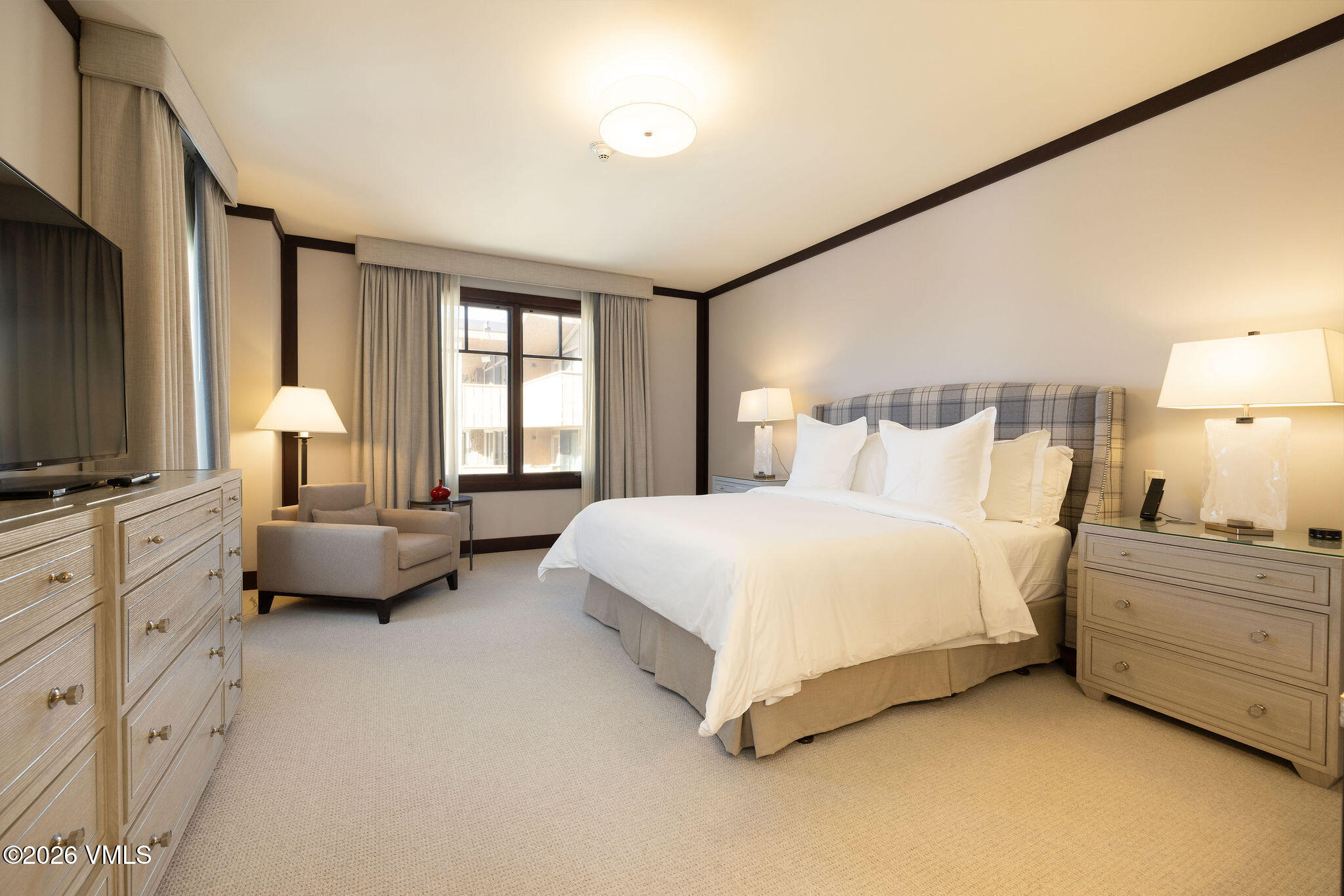 1 Vail Road, Unit 7105B Vail, CO 81657 - Photo 10 of 22 2601_four_seasons_7105_interior_bed_01