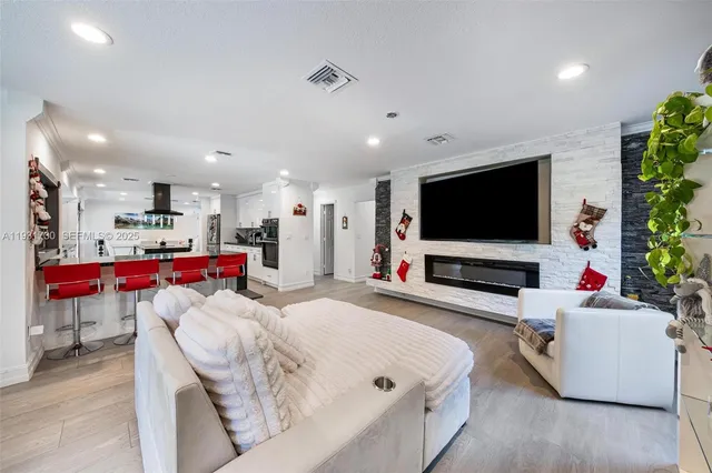 $1,350,000 | 13840 Chatham Place, Davie, FL 33325