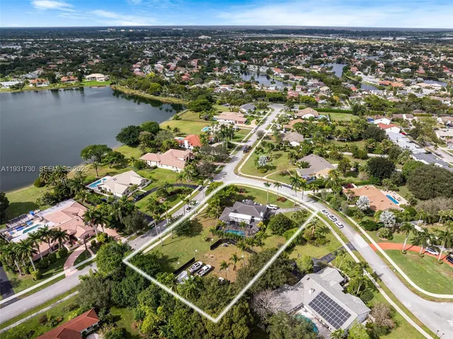 $1,350,000 | 13840 Chatham Place, Davie, FL 33325