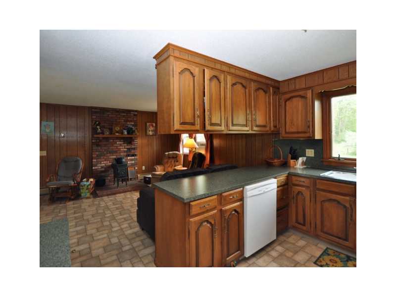 28 Greenhouse Road Coventry, RI 02827 - Photo 4 of 11 Kitchen.