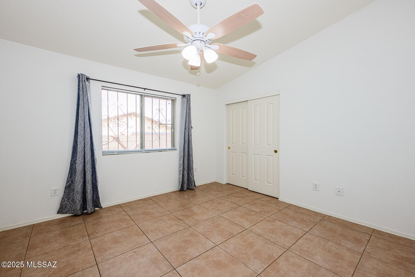 2300 West Golden Hills Road Tucson, AZ 85745 - Photo 31 of 47