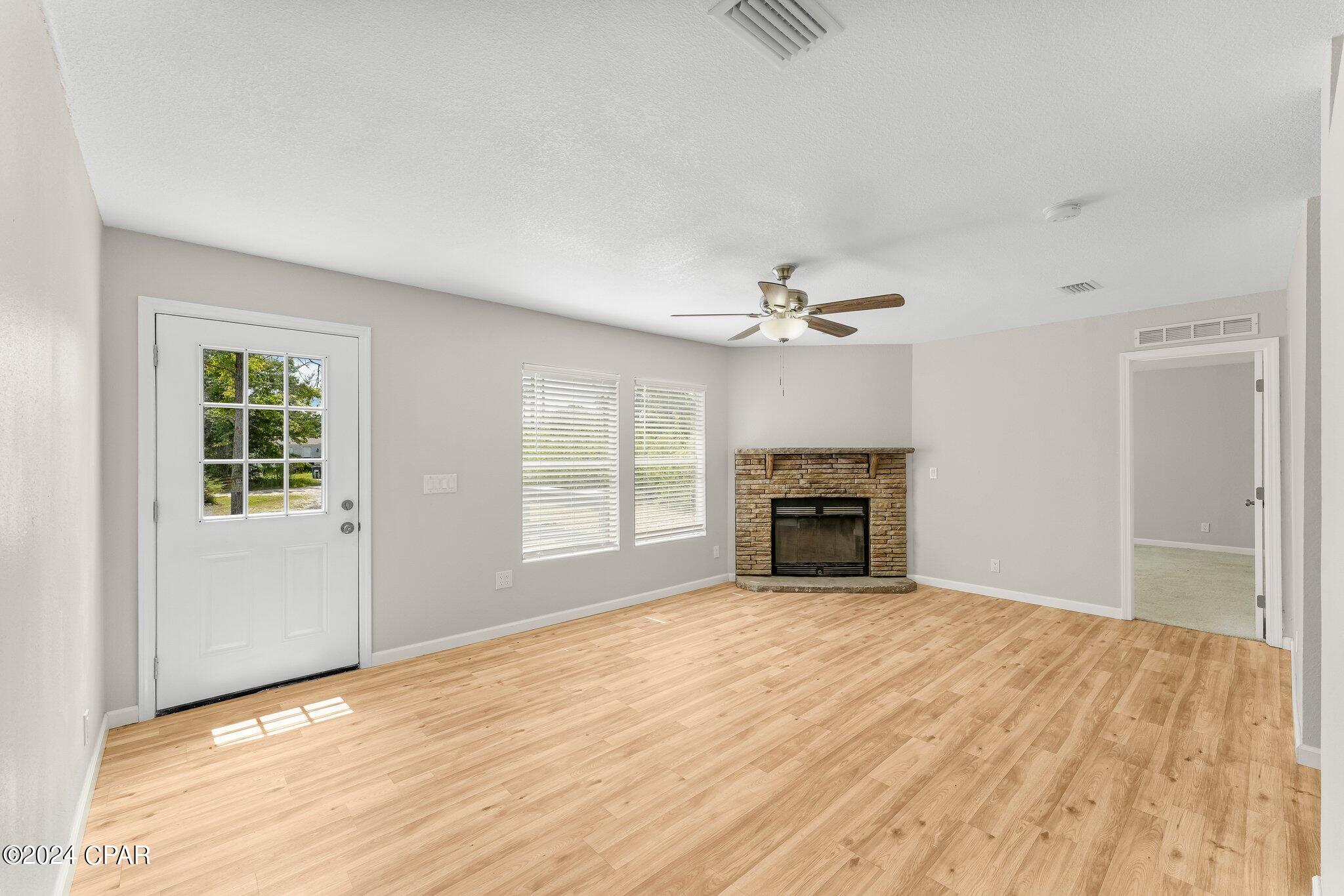9027 Roadrunner Road Youngstown, FL 32466 - Photo 6 of 25 Gallery Image 6