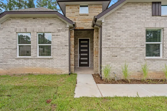 $2,250 | 478 Stephen F Austin Drive, Conroe, TX 77302