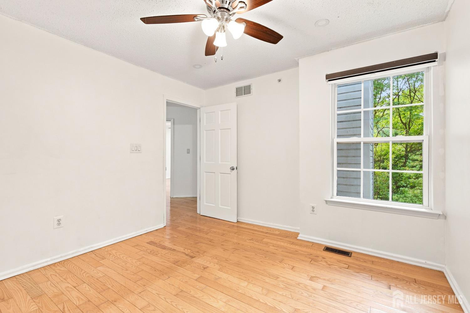 63 Prestwick Way Edison, NJ 08820 - Photo 22 of 29 Gallery Image 22