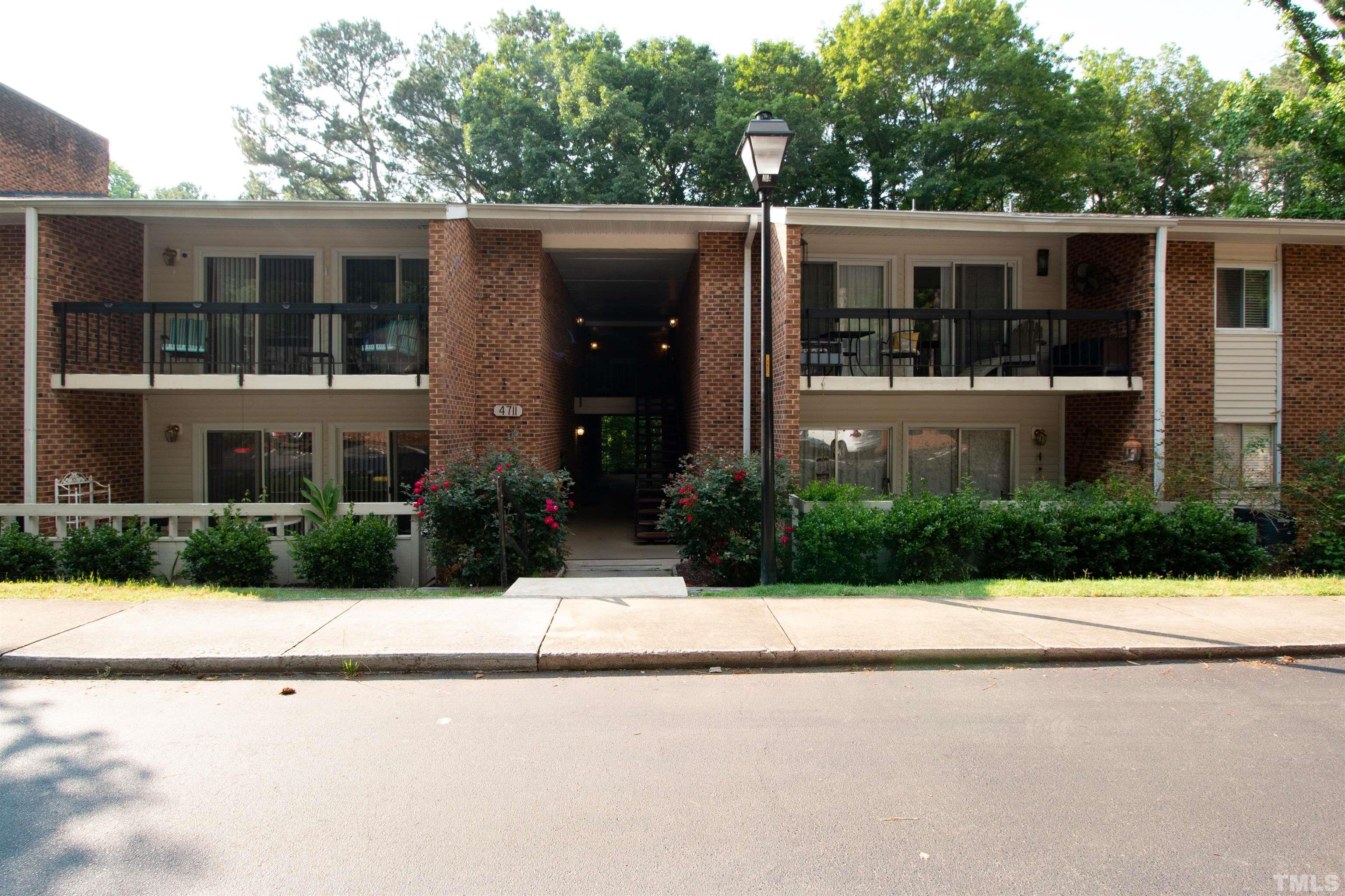 a view of house with a yard