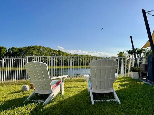 a view of a house with backyard and sitting area