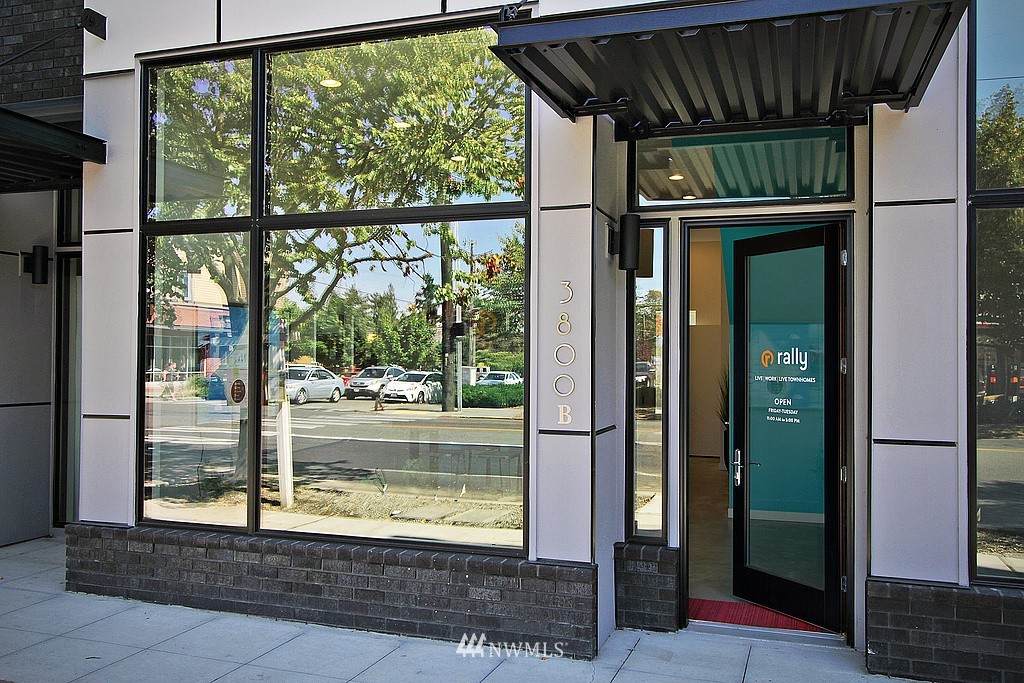 3800 B California Avenue Southwest Seattle, WA 98116 - Photo 2 of 17