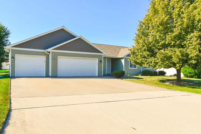 $479,900 | 544 Nicole Lane, Wrightstown, WI 54180