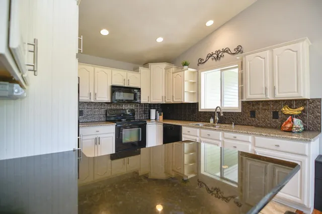 $479,900 | 544 Nicole Lane, Wrightstown, WI 54180