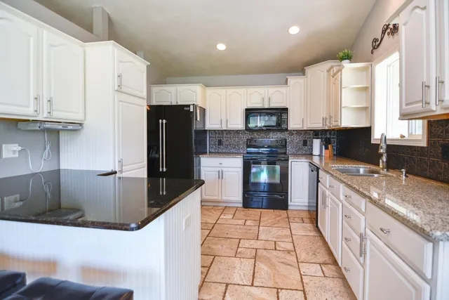 $479,900 | 544 Nicole Lane, Wrightstown, WI 54180