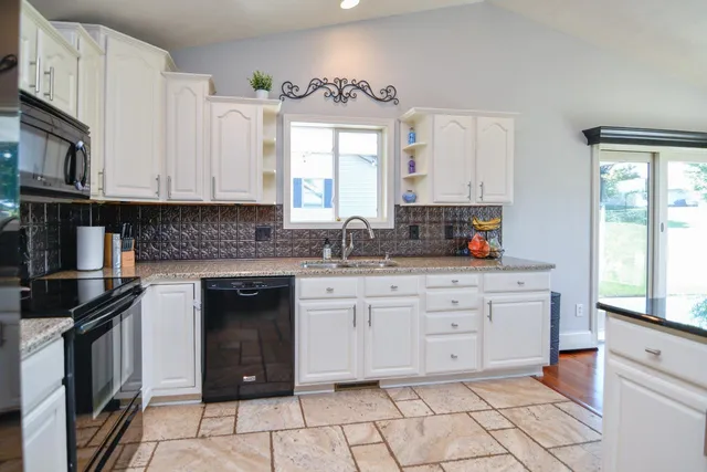 $479,900 | 544 Nicole Lane, Wrightstown, WI 54180