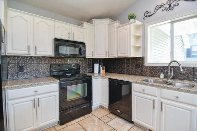 $479,900 | 544 Nicole Lane, Wrightstown, WI 54180