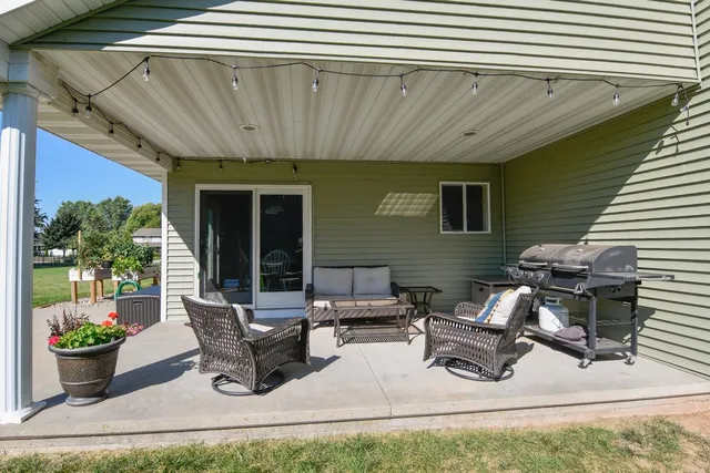 $479,900 | 544 Nicole Lane, Wrightstown, WI 54180