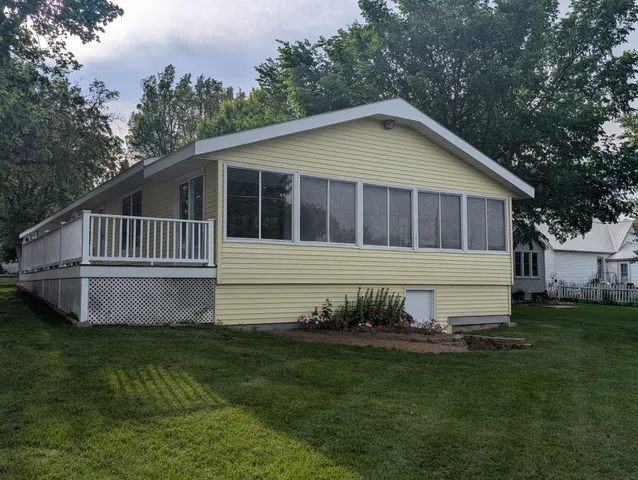 $179,900 | 121 West Rowena Street, Ivanhoe, MN 56142