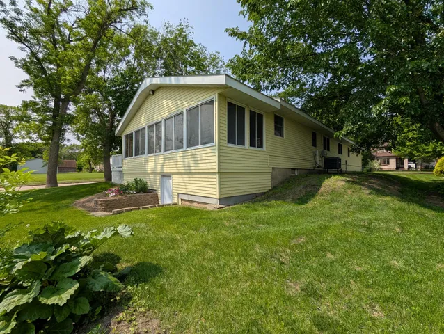 $179,900 | 121 West Rowena Street, Ivanhoe, MN 56142