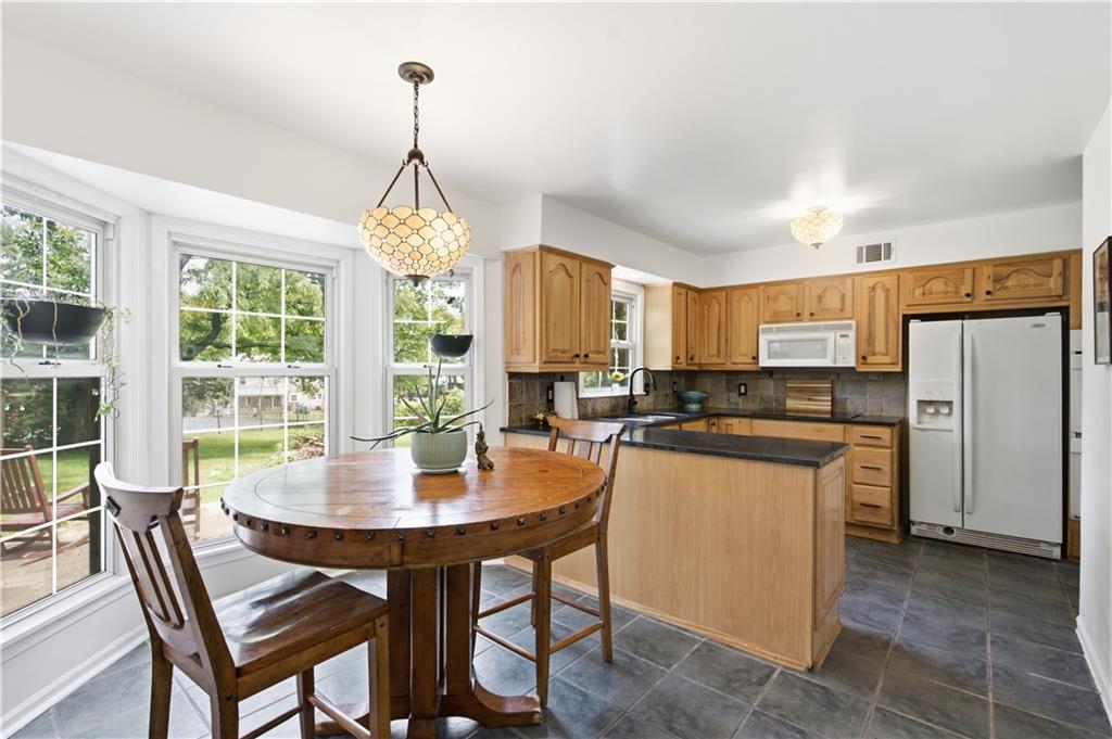 12739 Overbrook Road Leawood, KS 66209 - Photo 3 of 23 Gallery Image 3