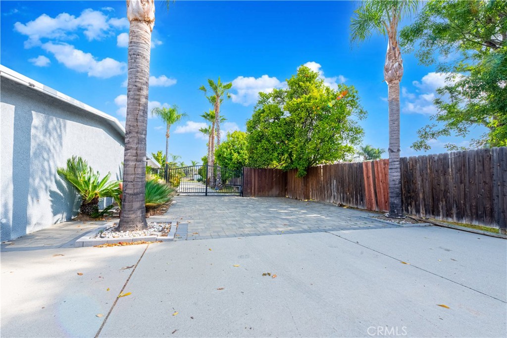 4759 Cochran Street Simi Valley, CA 93063 - Photo 35 of 71 a backyard of a house with lots of green space