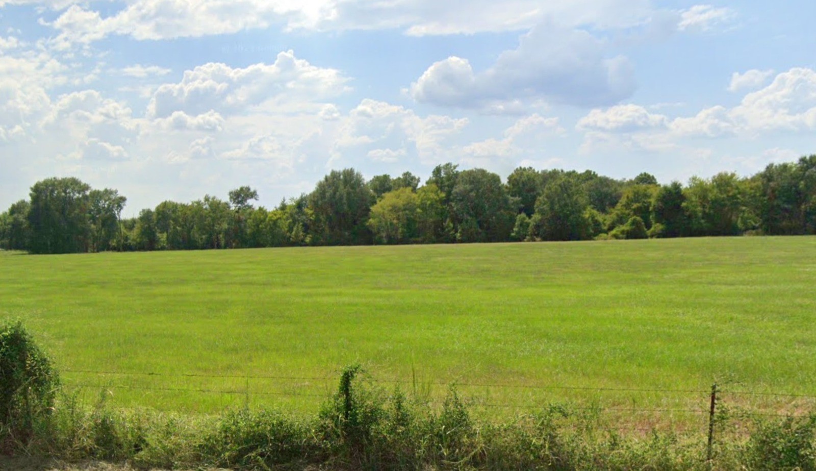 14010 Longstreet Road, Unit 14 Willis, TX 77318 - Photo 5 of 6 a view of a field with an ocean