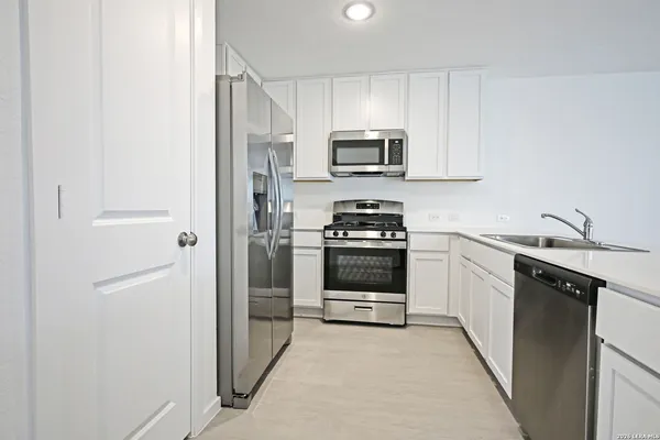 $1,450 | 14609 Mudstone Place, Elmendorf, TX 78112