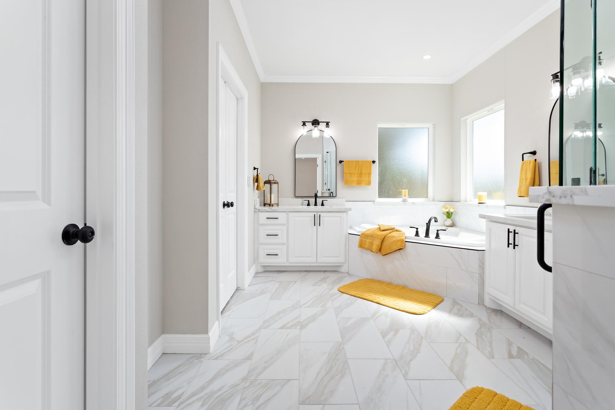 1813 Ordway Street Port Neches, TX 77651 - Photo 18 of 32 a en suite bathroom with a tub sink and mirror