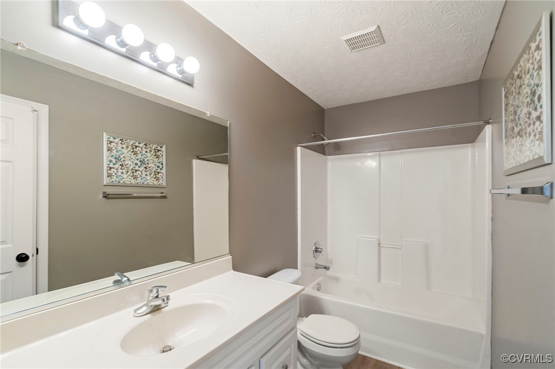 3230 Meadow Road Sandston, VA 23150 - Photo 9 of 30 Gallery Image 9