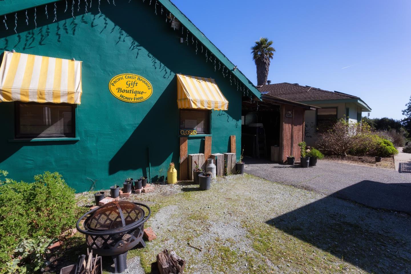 875 Calabasas Road Watsonville, CA 95076 - Photo 21 of 34 a view of a table and chairs in patio