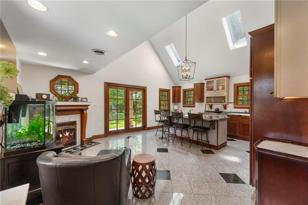 27 Oxford Road Pittsburgh, PA 15202 - Photo 3 of 40 Spacious addition with cathedral ceiling