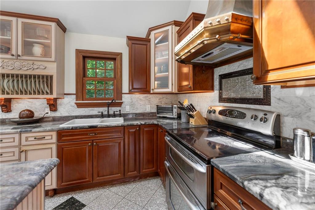 27 Oxford Road Pittsburgh, PA 15202 - Photo 5 of 40 Stainless steel appliances
