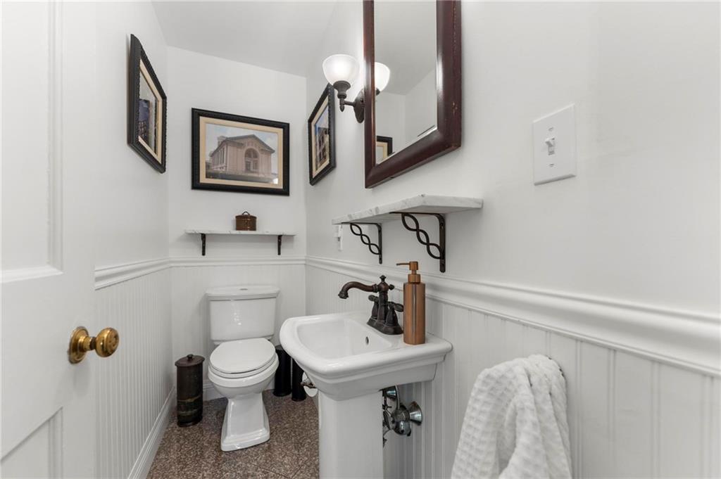 27 Oxford Road Pittsburgh, PA 15202 - Photo 8 of 40 1st floor half-bath