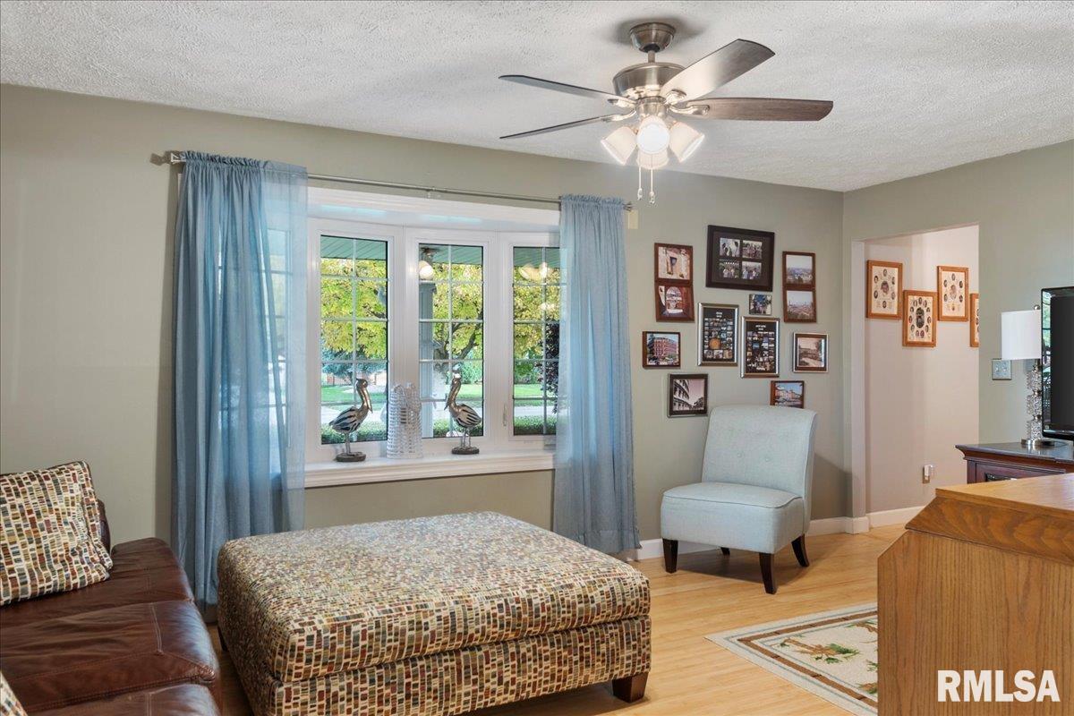 1 Golf Road Springfield, IL 62704 - Photo 5 of 37