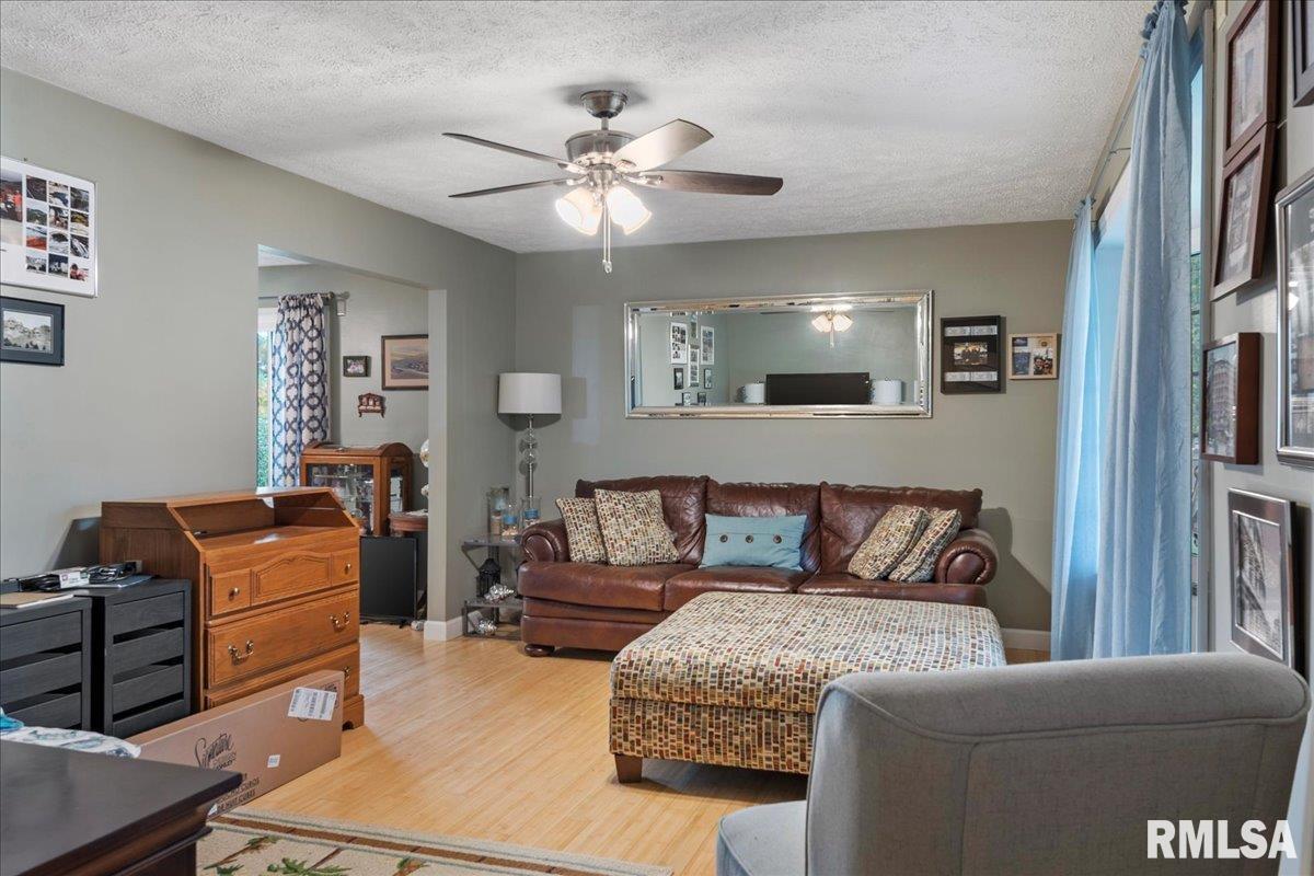 1 Golf Road Springfield, IL 62704 - Photo 6 of 37