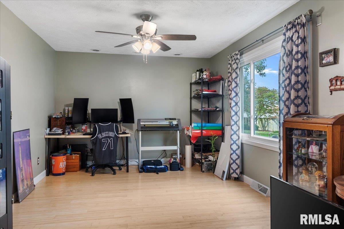 1 Golf Road Springfield, IL 62704 - Photo 7 of 37