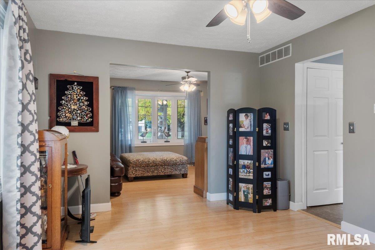 1 Golf Road Springfield, IL 62704 - Photo 8 of 37