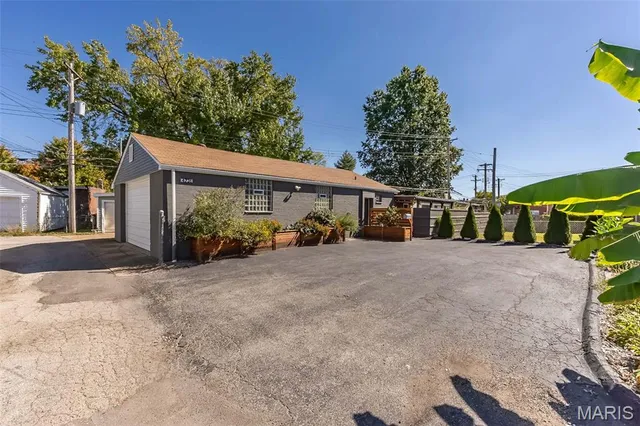 $270,000 | 4731 Holly Hills Avenue, St. Louis, MO 63116