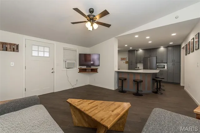 $270,000 | 4731 Holly Hills Avenue, St. Louis, MO 63116