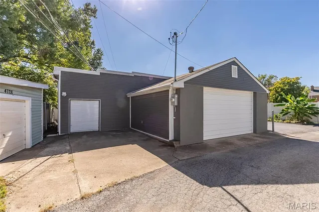 $270,000 | 4731 Holly Hills Avenue, St. Louis, MO 63116