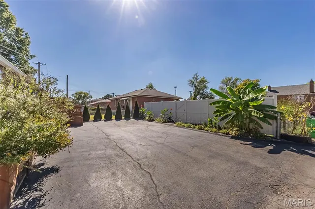 $270,000 | 4731 Holly Hills Avenue, St. Louis, MO 63116