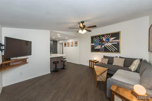 $270,000 | 4731 Holly Hills Avenue, St. Louis, MO 63116