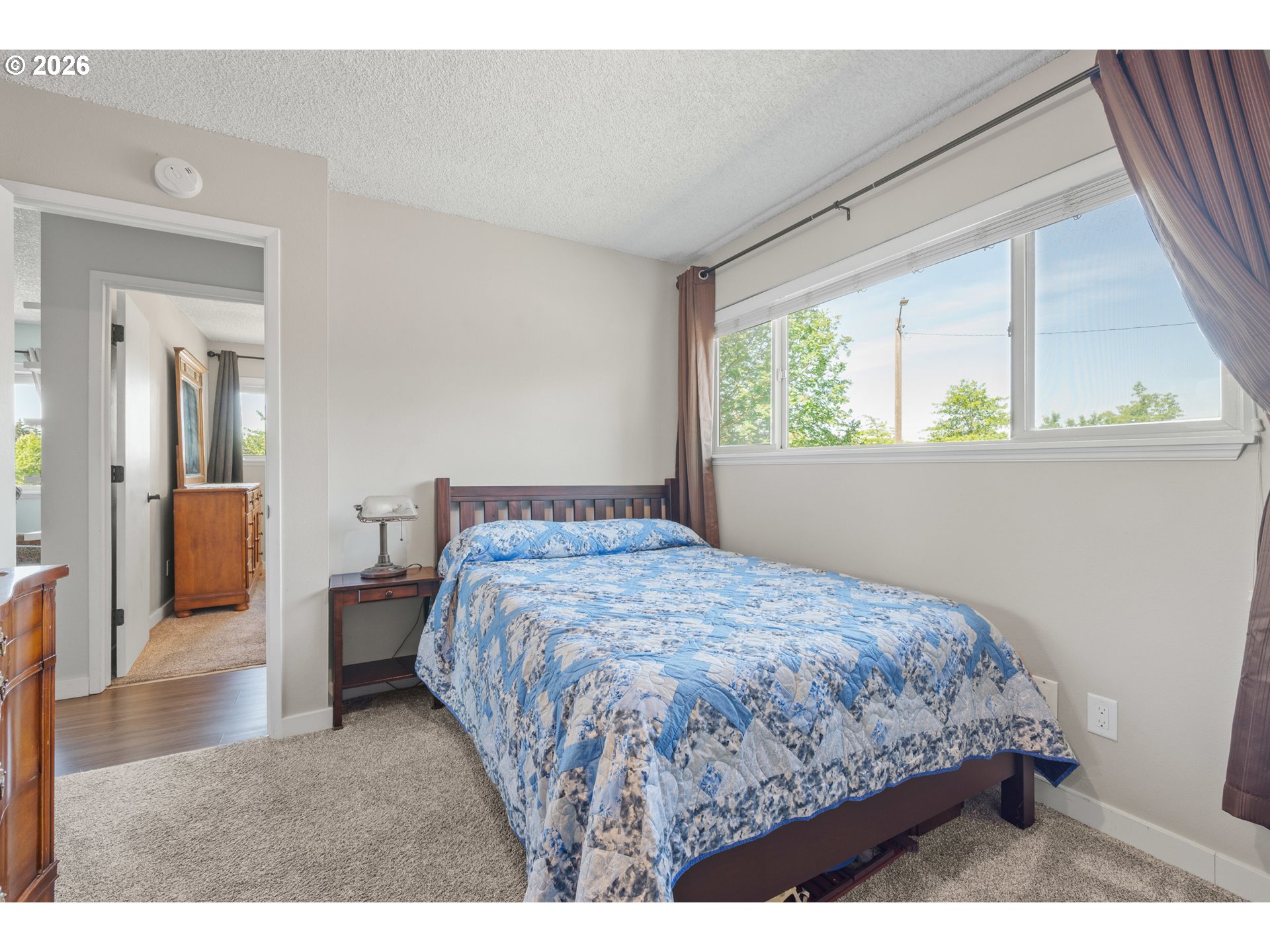 2727 Gateway Street, Unit 18 Springfield, OR 97477 - Photo 21 of 34 a bedroom with a bed and window