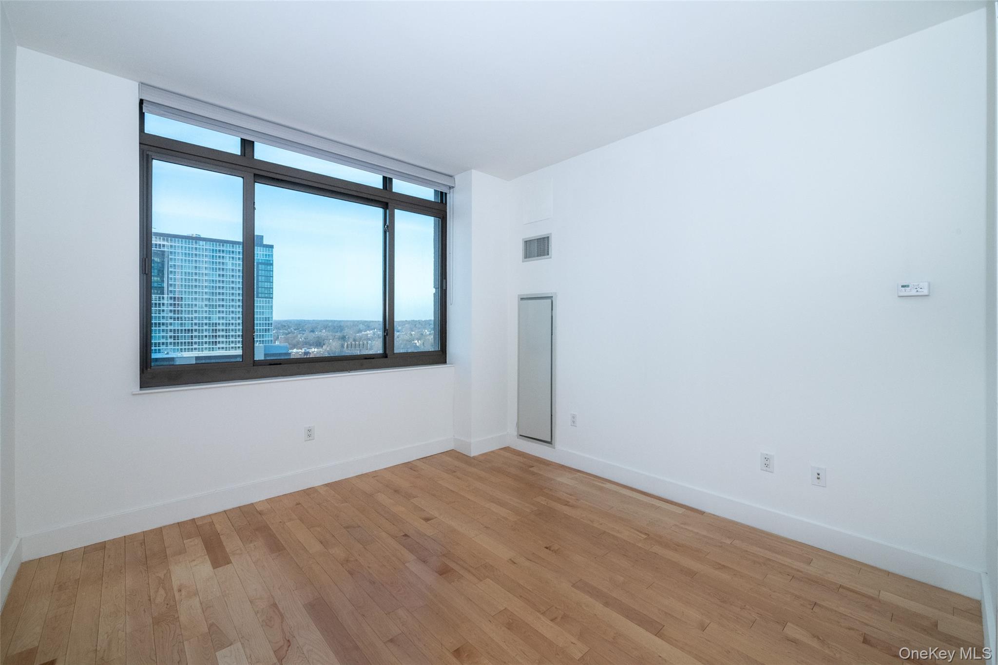 175 Huguenot Street, Unit 1401 New Rochelle, NY 10801 - Photo 12 of 29 an empty room with a window