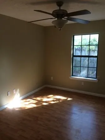 a view of empty room with window