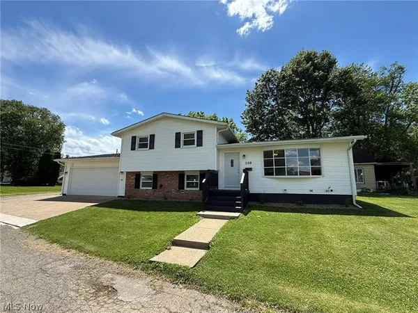$249,900 | 220 West 11th Street, Uhrichsville, OH 44683