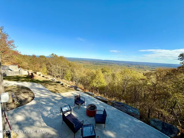 $998,990 | 317 Valley View Drive, Albrightsville, PA 18210