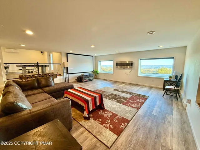 $998,990 | 317 Valley View Drive, Albrightsville, PA 18210