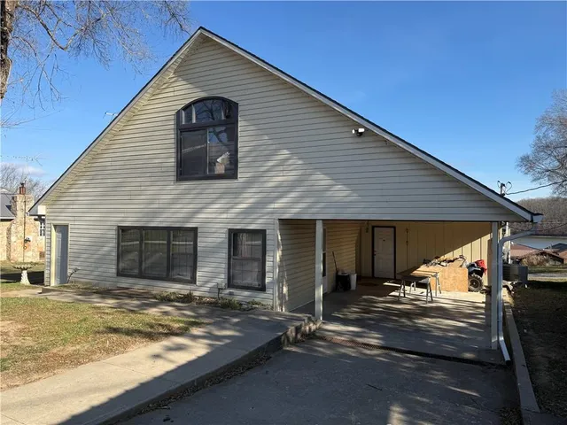 $450,000 | 31435 Lofty Lane, Edwards, MO 65326