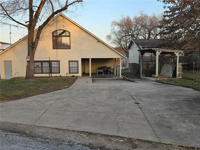 $450,000 | 31435 Lofty Lane, Edwards, MO 65326