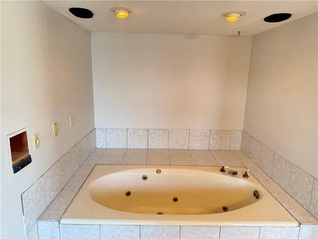 $450,000 | 31435 Lofty Lane, Edwards, MO 65326