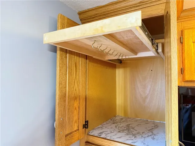 $450,000 | 31435 Lofty Lane, Edwards, MO 65326